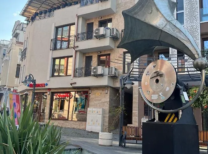 Daire Marrone On Bogoridi *